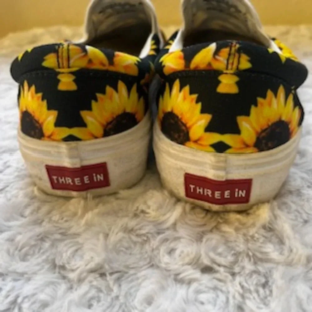 Three In Shoes Slip On Sunflower Canvas Sneakers Loafers Women’s‎ Size 6.5 EUC